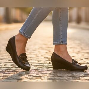 Lauren Ralph Lauren Black Leather Wedge with Gold Detail Size 5.5B